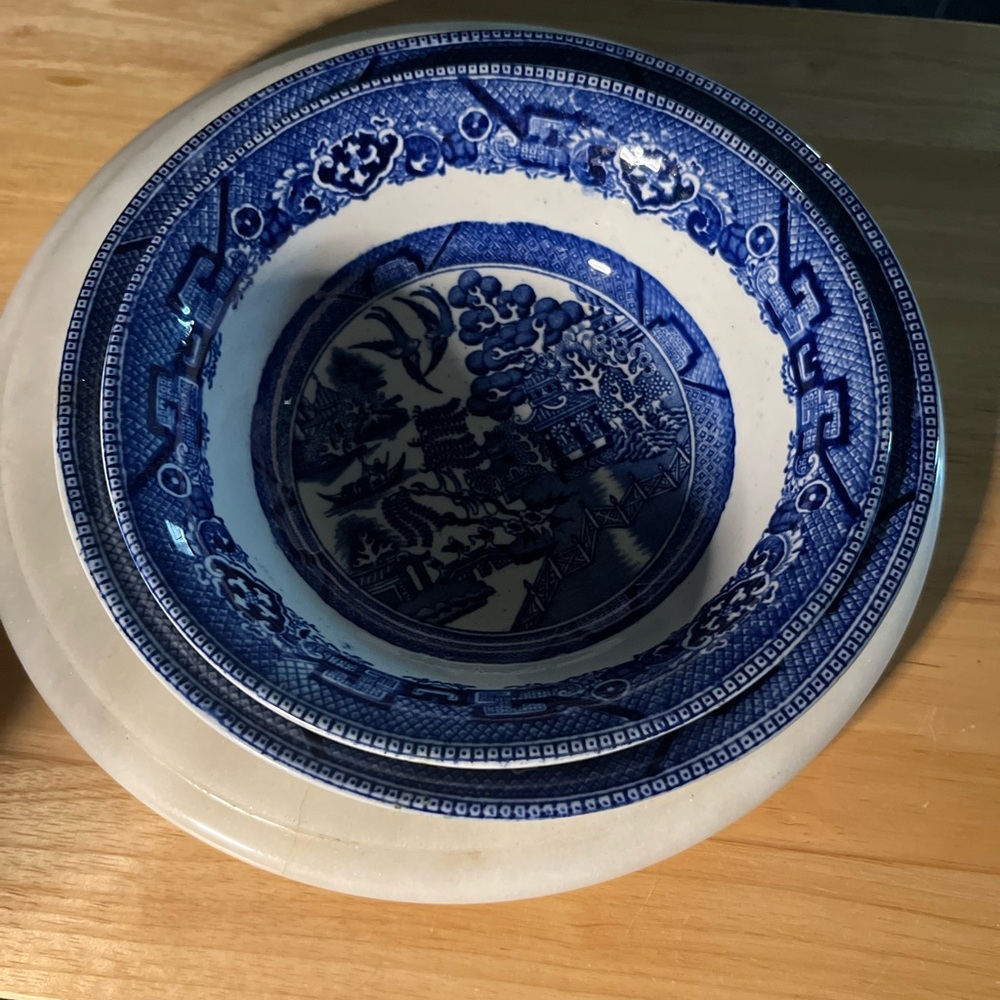 Set of 2 Blue Willow Bakewell bowls